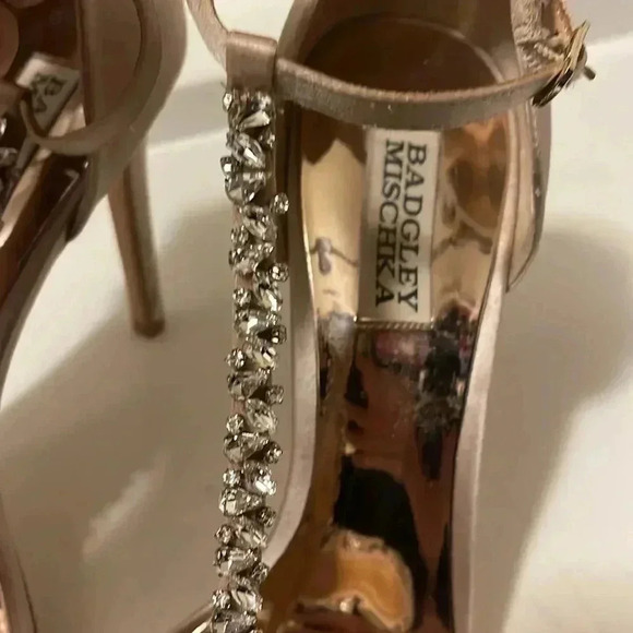 Badgley Mischka Collection Badgley Mischka Crystal Embellished great condition - Picture 6 of 12